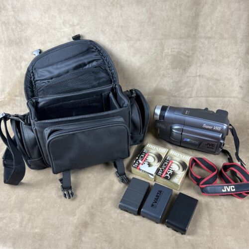 JVC GR-SXM320U Compact Super VHS Camcorder +more *NOT TESTED Batteries Tapes Bag
