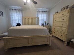 Ashley’s Furniture Queen Bedroom Set