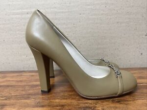 Gucci Womens Vintage Olive Closed Toe Leather Heels Pumps Size 38.5