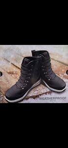 women winterwarm snow boots waterproof- Both Size  9 Package Of 2- 1 Black&1grey