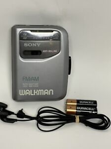 Vintage Sony Walkman Cassette Player  AM / FM Radio - WM FX141-  TESTED WORKS