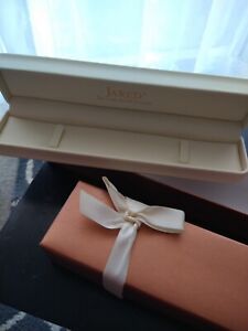 EMPTY Jared Galleria of Jewelry Bracelet Display Case w/ Gift Box Cream 9.5x2.25