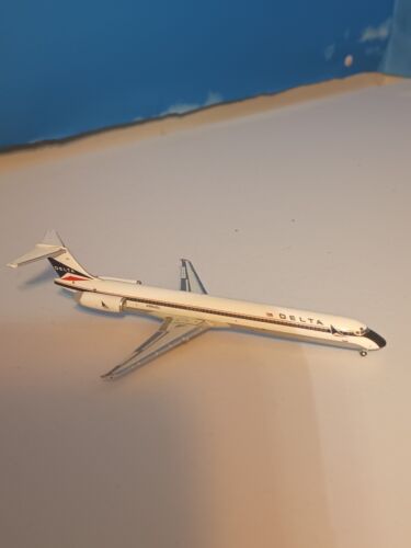 1:400 aeroclassics Delta MD 88
