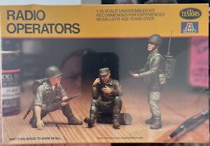 Testors/Italeri 1/35 No 846 Radio Operators Plastic Figure Model Kit In Shrink