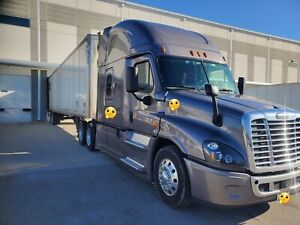 2016 Freightliner Cascadia 125 Automatic Conventional Sleeper Semi Truck Tractor