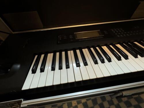 KORG Korg T3 Synthesizer with Hard Case Music Workstation from JAPAN
