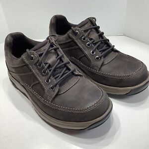 Dunham CH3005 Mens Size 7.5M, Waterproof, Slip Resistant, Nubuck Work Shoes.