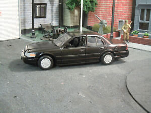 Unmarked Police black 1/24 scale Ford Crown Victoria with lights.Motormax.
