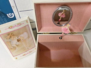 Jewelry Box VINTAGE BALLET DANCING  MUSICAL