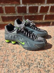 Nike Shox R4 Anthracite Ghost Green Men’s Size 10 RARE 104265-055 MINT 9/10
