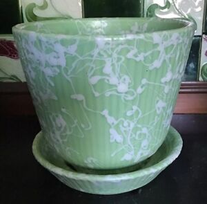 Vintage Shawnee Pottery Cameo Line Green/White Pot w Attached Saucer  5.5