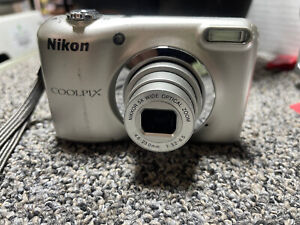 Nikon COOLPIX A10 Silver 16.1 MP Digital Camera Tested & Works takes AA batterie