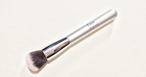 IT COSMETICS For Ulta Airbrush Blurring Foundation Brush #101