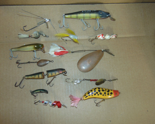 New ListingGroup/Lot Of 12 Old Fish Lures