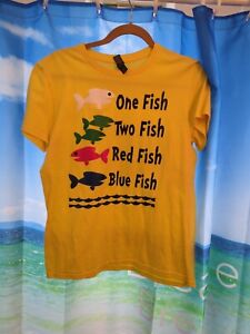 One Fish Two Fish Red Fish Blue Fish Graphic T Shirt Men Size M A89