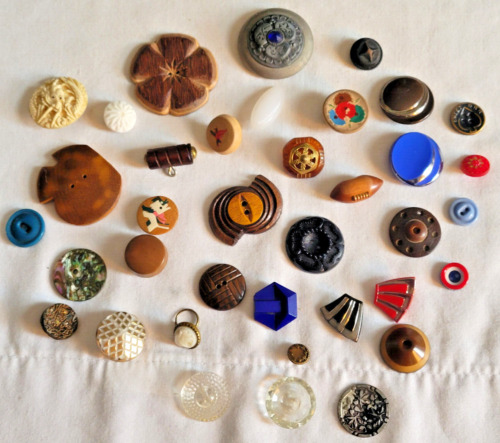 Mixed Vintage Button Lot Wood, Glass, Celluloid, MOP, Whistle, Veg Ivory