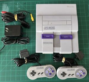Nintendo SNES Console w/2 controllers