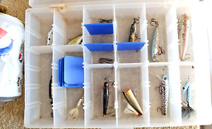 FLAMBEAU FISHING TACKLE LURE BOX WITH MANY ASSORTED LURES GREAT CONDITION