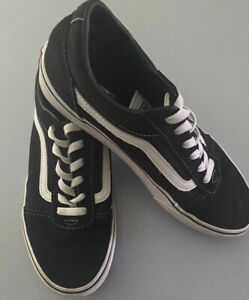 VANS ~ girls Black Classic Skater Sneaker Shoes ~ Youth Size 6 ~ Very Nice!!
