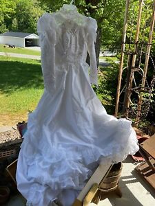 Vintage white wedding dress beaded dress pearls sequins Vale Crinoline