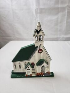 1998 SHELIA'S COLLECTIBLES ~ TOWN SQUARE CHURCH ~ CHRISTMAS TIME USA ~ EX