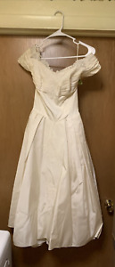 VTG Ivory Wedding Dress Size See Photos 50-60's Style Year Unknown AFL-CIO