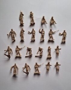 Lot of 22 Marx Alaska Explorer Plastic toy Figures