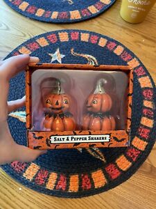 Halloween-Johanna Parker,Pumpkin Salt & Pepper Shakers/NEW
