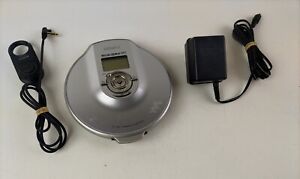 Sony D-NE500 Walkman MP3 Portable CD Player For Parts/Repair Only Powers On)