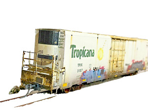Ho Scale BLMA Weathered 64' Trinity Reefer w Graffiti Tropicana TPIX  #3107..