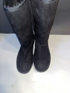 Makalu snow boots size 8.5 women