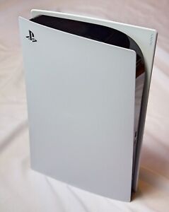 playstation 5 great condition brand new, white, comes with a controller.