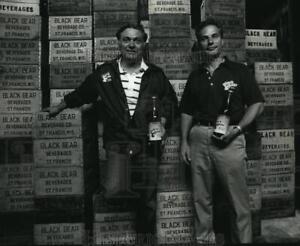 1992 Press Photo Phil & Leonard Caruso took over Black Bear Beverages
