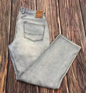 Tommy Bahama Belize Light Wash Jeans Mens Size 32x30 (Measures 33x30)