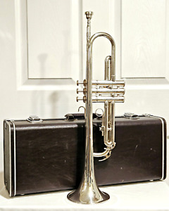 Yamaha YTR 2320S Silver Finish Bb Trumpet w/ V. Bach 7C Mouthpiece and Hardcase
