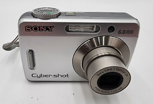 Sony Cyber-shot DSC-S500 6.0MP Digital Camera - Silver Retro Vintage READ!