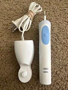 ORAL-B BRAUN VITALITY 3709 RECHARGEABLE ELECTRIC TOOTHBRUSH w/ CHARGER