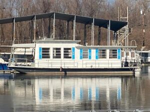 Houseboat for sale used