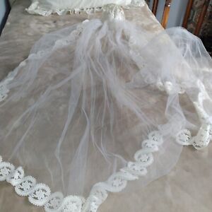 Vintage Wedding veil, 50 inches, Wired Sculpted Headpiece, Lace Appliques