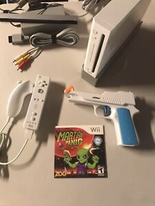 Wii Nintendo Console GameCube Compatible TESTED + Martian Panic Nyko Light Gun