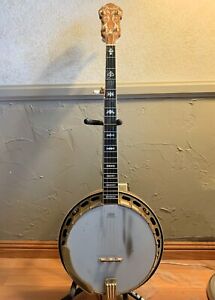 Fender FB-59 Bluegrass Banjo. Walnut neck/resonator and brass tone ring.