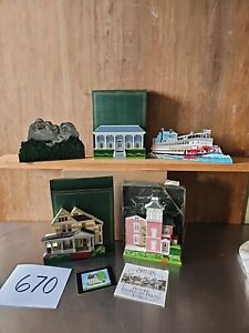 Shelia's collectibles houses Lot Of 5 HOUSES, Mixed Lot