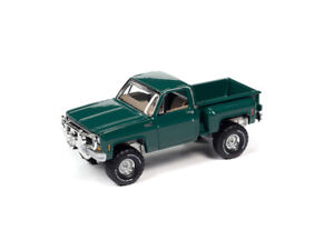 1980 Chevrolet Custom Deluxe Stepside - Green 1:64 Scale - Autoworld 64282B~