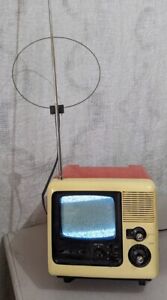 VTG 1970's JVC Red Ivory Color Block Portable Tv Set Model 3020 Working Order