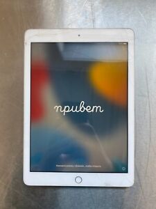 Apple iPad 5th Gen. 32GB, Wi-Fi, 9.7in - Silver