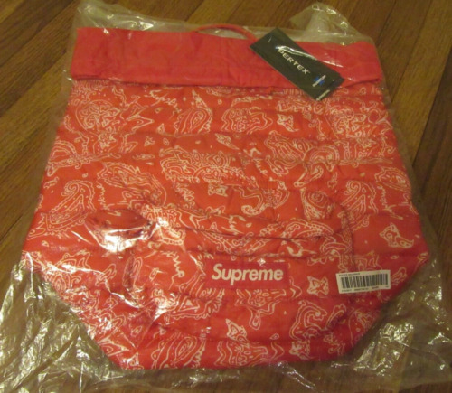 Supreme Puffer Backpack Red Paisley FW22 Supreme New York 2022 New Free U.S. S&H