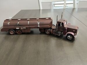 1/32 Peterbilt 351 truck from the movie Duel. 