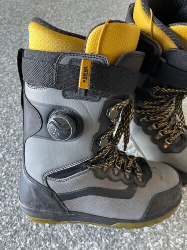 Vans men's Infuse snowboard boots boa and laces. Size 9. Good condition