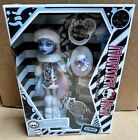2024 Monster High Abbey Bominable Creeproduction Fashion Doll (DAMAGED BOX)