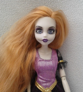 WowWee - Once Upon a Zombie - RAPUNZEL - jointed ghoul doll - 11